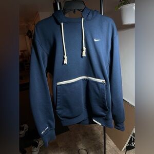 Nike - Men’s Standard Issue Dri-FIT hoodie (Thunder blue)